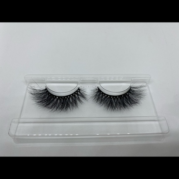Luxury Mink Lashes - Picture 2 of 9